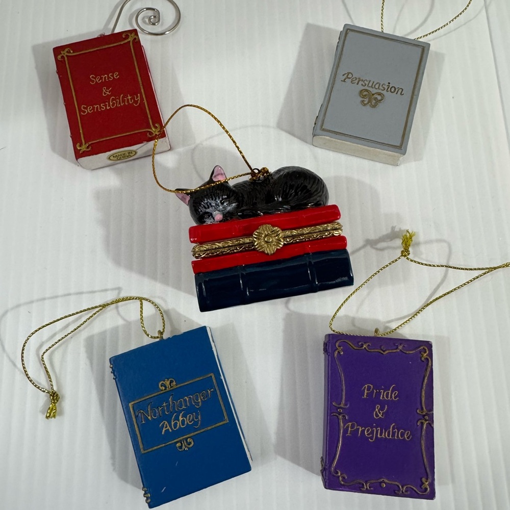 Literary Book Ornament Set with Cat